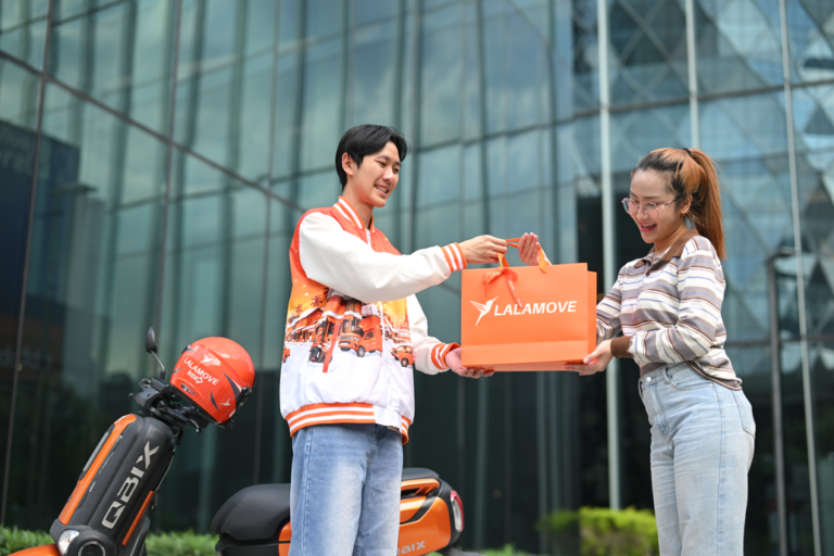 Lalamove Celebrates the Festive Season with “Santa LALA’s Ride”